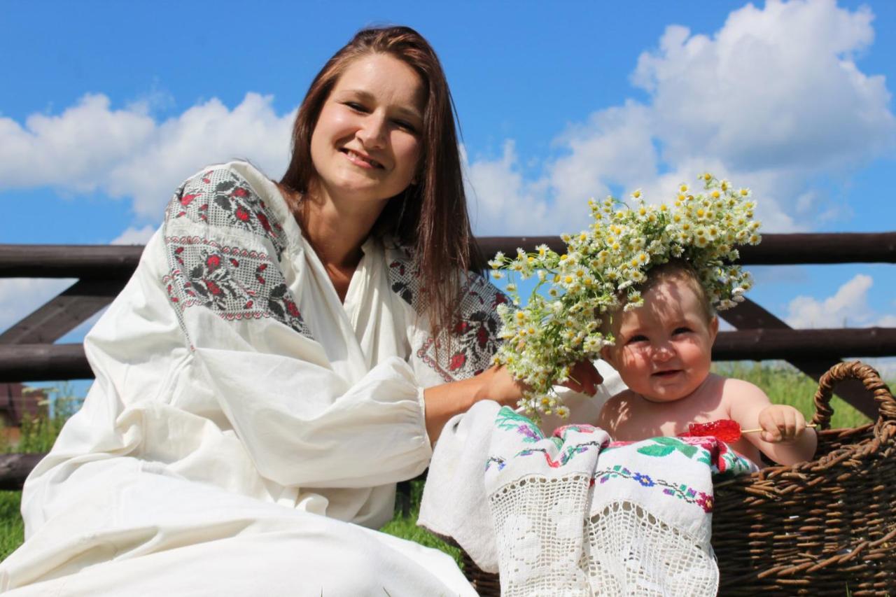 Hotel U Dvori Podgorodtsy Esterno foto