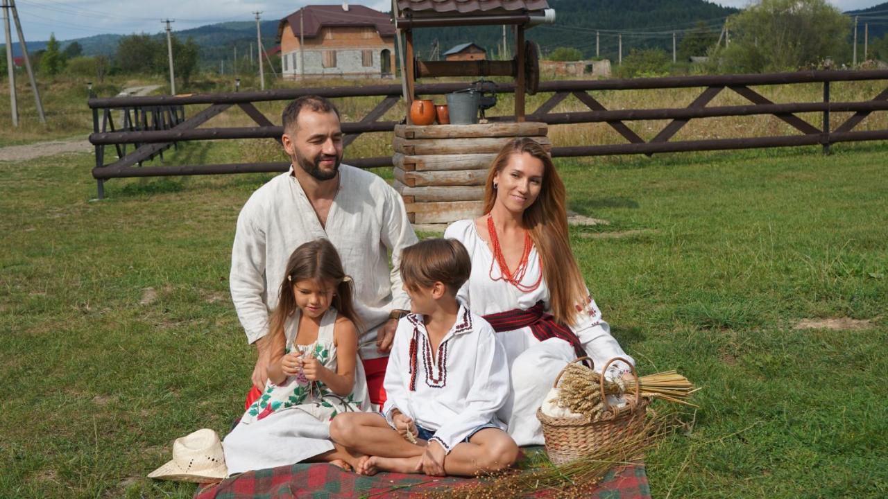 Hotel U Dvori Podgorodtsy Esterno foto