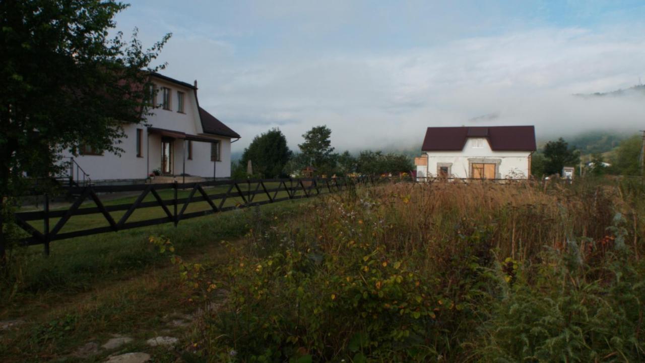 Hotel U Dvori Podgorodtsy Esterno foto