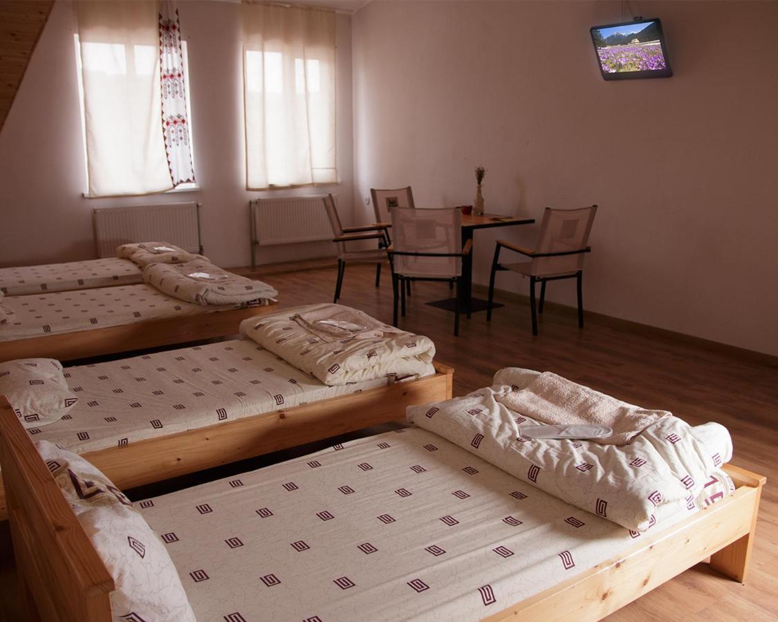Hotel U Dvori Podgorodtsy Esterno foto