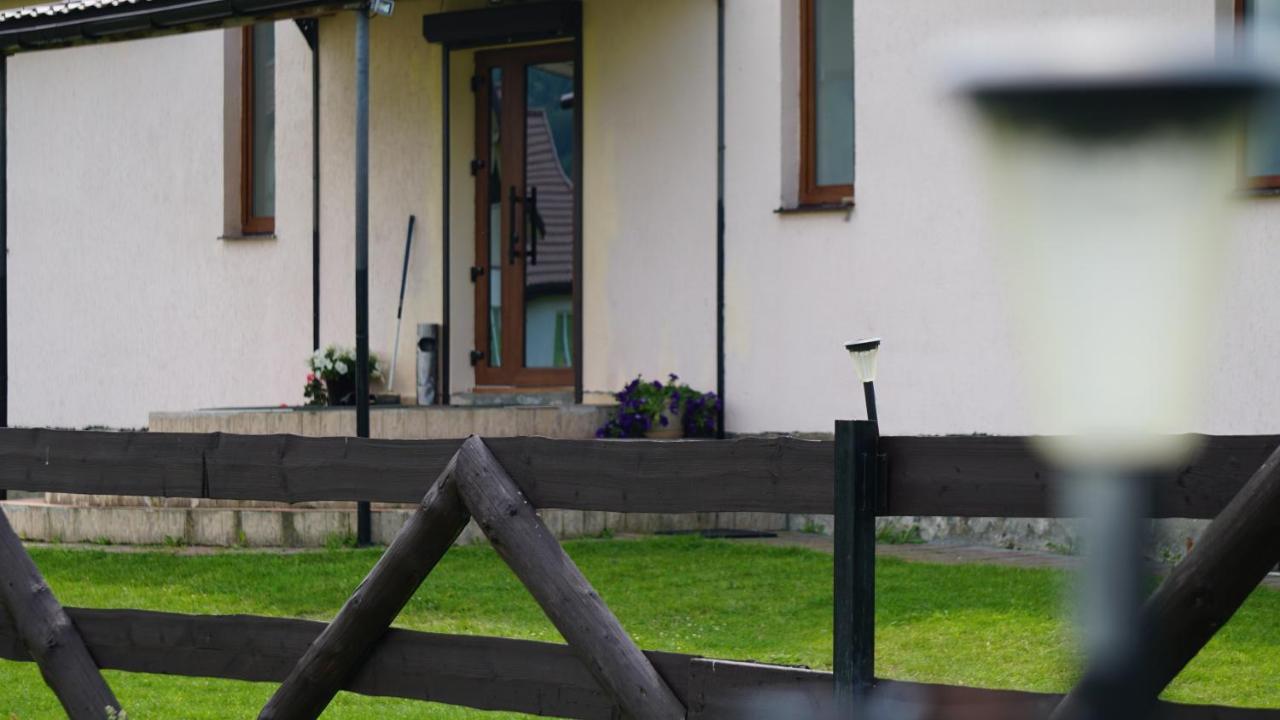 Hotel U Dvori Podgorodtsy Esterno foto